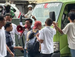 BOM Sul-Sel Melakukan Akji Jilid 2 Didepan Kanwil Beacukai Sul-Sel, Kapolres Pelabuhan Makassar Dan Di Kantor DPRD Prov Sul-Sel.